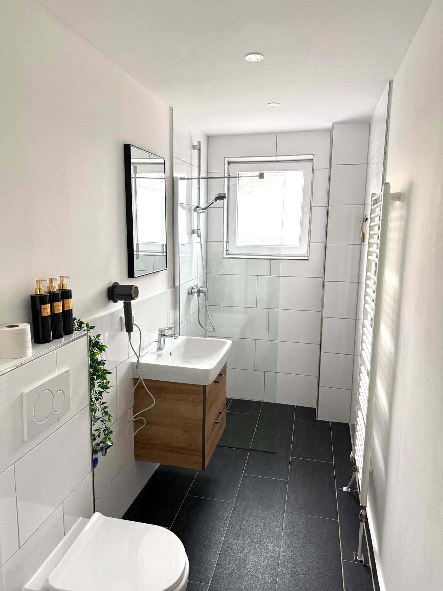 Yay - 65M2 Apartment Am Bahnhof - Smart Tv - Internet - Kaffee - Waschmaschine - Trockner Muehldorf am Inn Exterior photo